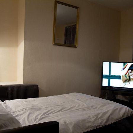 Apartament Carvetii - Fox House - 1St Floor Flat Sleeps Up To 8 Dunfermline Zewnętrze zdjęcie